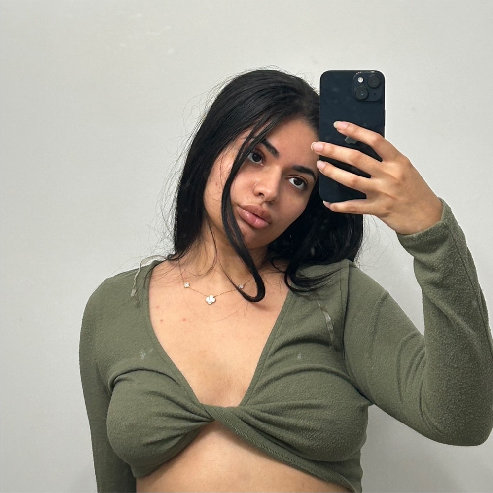 Green twist top long sleeves